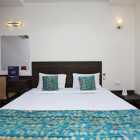 Oyo 4940 Hotel Sea Rock Rāipur Екстериор снимка