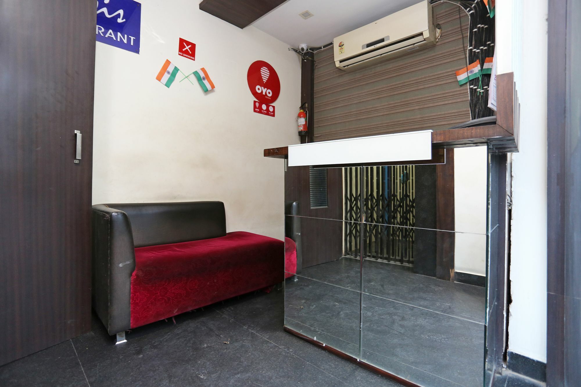 Oyo 4940 Hotel Sea Rock Rāipur Екстериор снимка